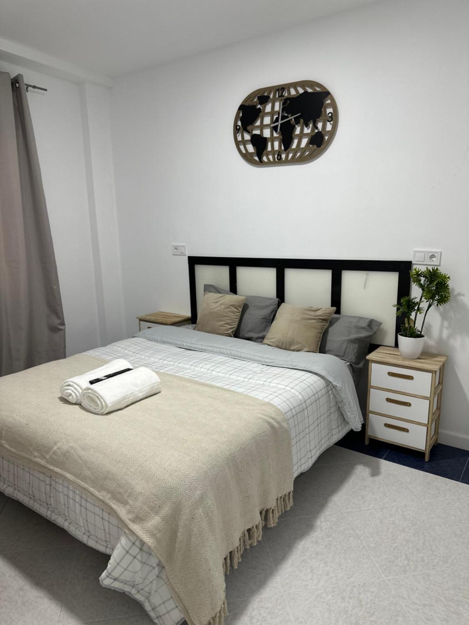 Rooms Mediavilla Madrid Exterior photo