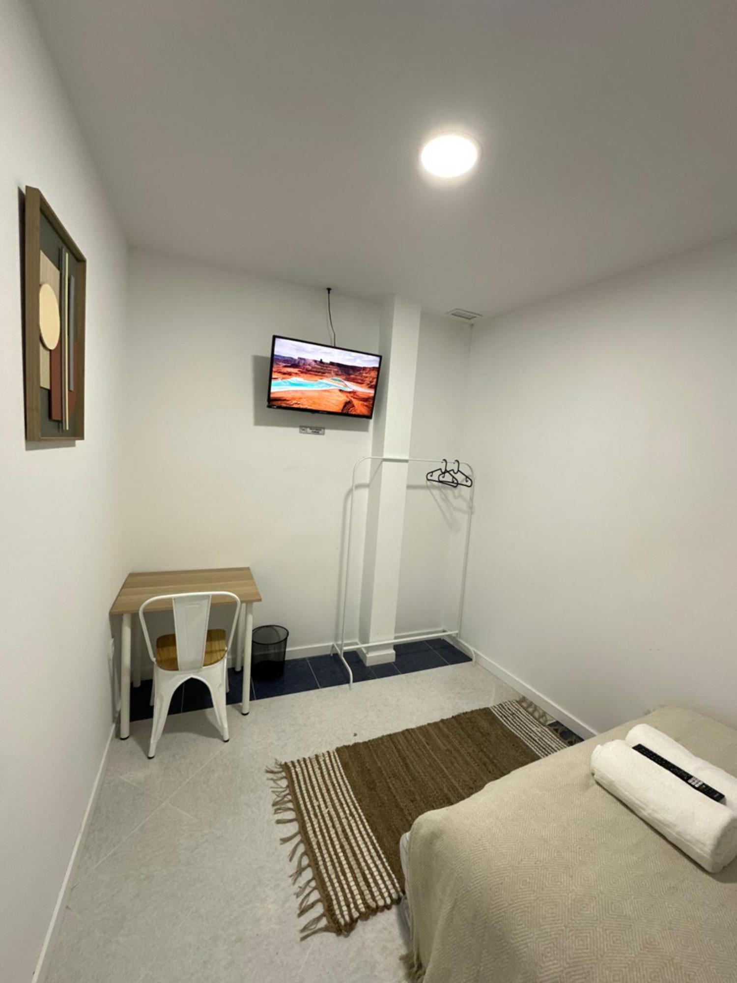Rooms Mediavilla Madrid Exterior photo